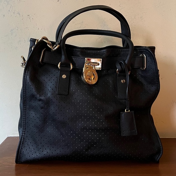 MICHAEL KORS PERFORATED HAMILTON BAG BLACK WITH GOLD - Picture 5 of 5